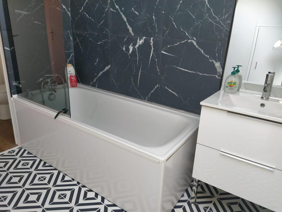 Appartement Le Nid Normand Avec Terrasse - Stationnement Facile Et Gratuit - 5 Min Seine à Deville-les-Rouen Extérieur photo